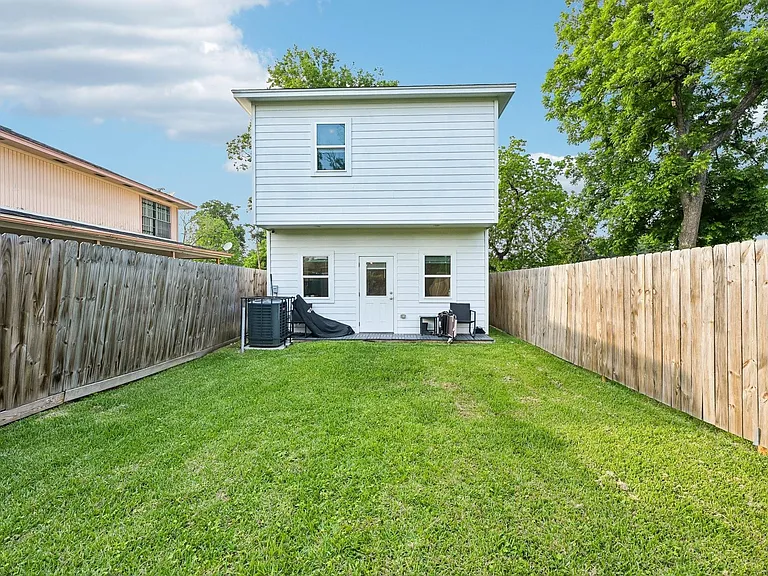 210 Garrotsville St — Photo 35