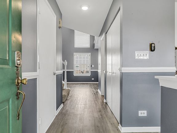 3rd image of 105 Parkview Dr