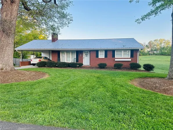 133 Shallowbrook Trl, Mount Airy, NC 27030