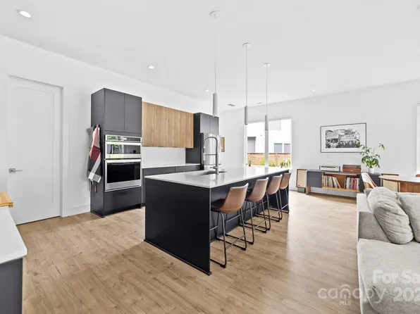 102 Mattoon St, Charlotte, NC 28216