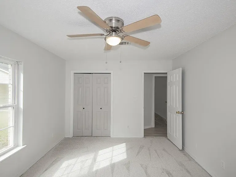 5561 Cottonwood Dr — Photo 2