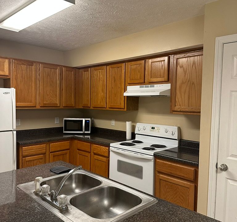 Kitchen with island