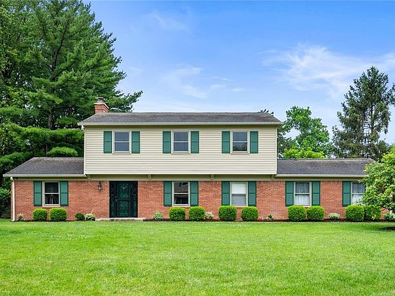 2nd image of 5821 Eastview Ct
