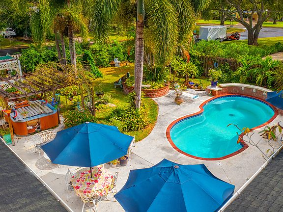 2nd image of 2190 Buena Vista Boulevard
