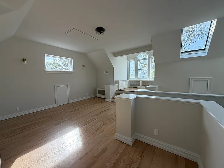 Sherwood Ave — Photo 11