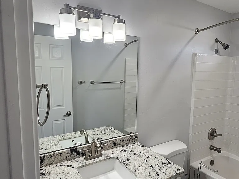 1123 S Central Ave #3 — Photo 4
