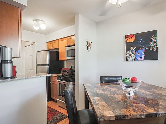 3rd image of 525G W Oakdale Ave #404