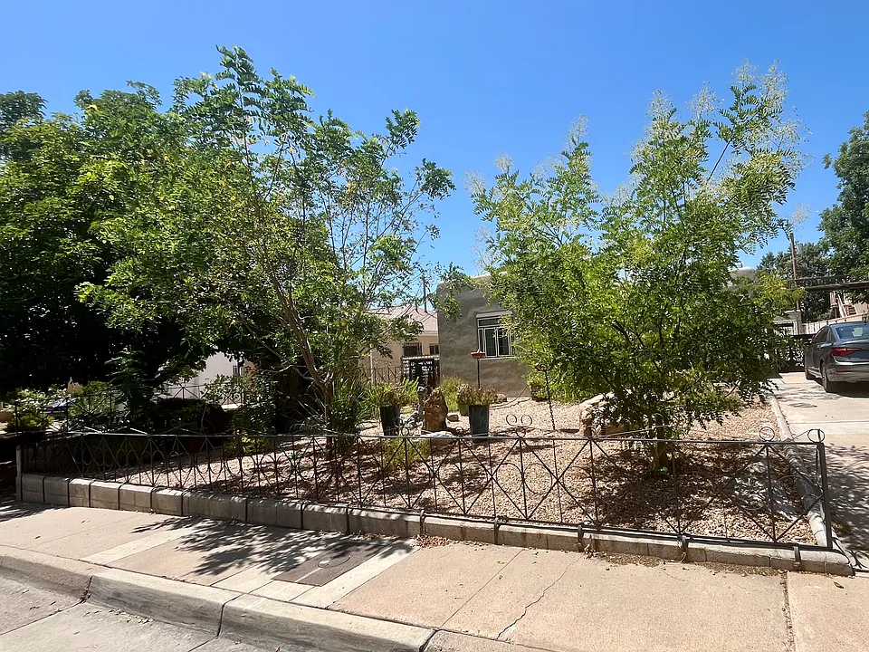 439 Lafayette Pl NE