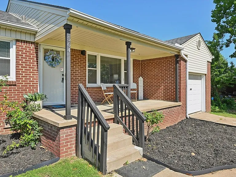 564 S Sandusky Ave — Photo 3