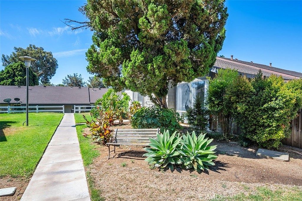 6258 Avenue Juan Diaz