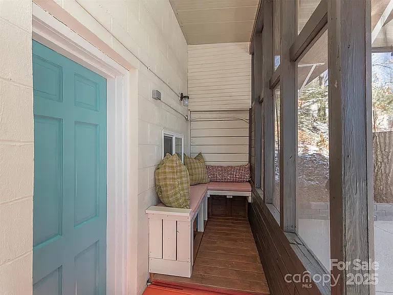Studio, 400 sqft, $1,200 — Photo 1