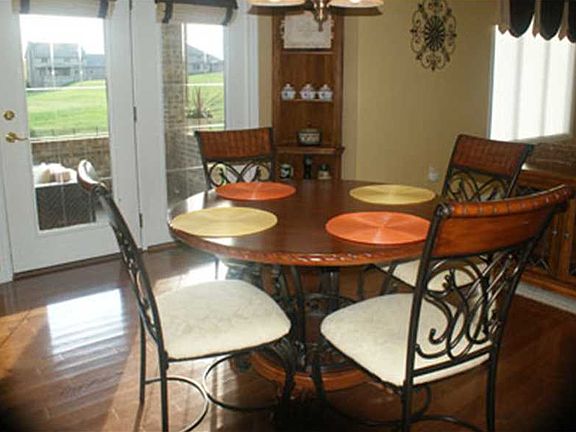 5th image of 11742 Waterford Dr