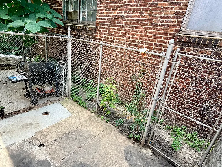 1844 Hart Ln — Photo 12