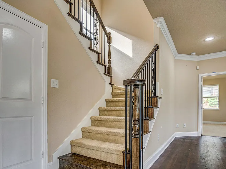 725 Rembrandt Ct — Photo 13