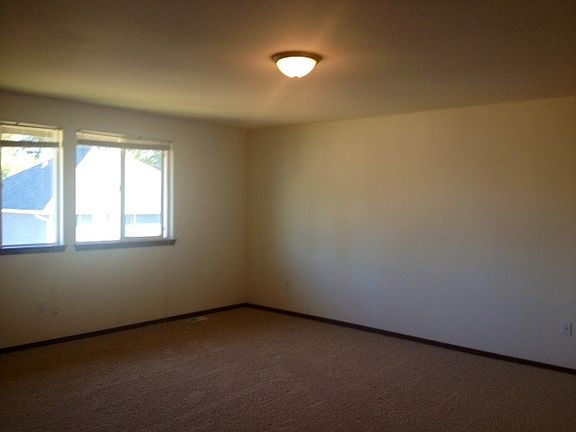 3rd image of 11725 2nd St SE