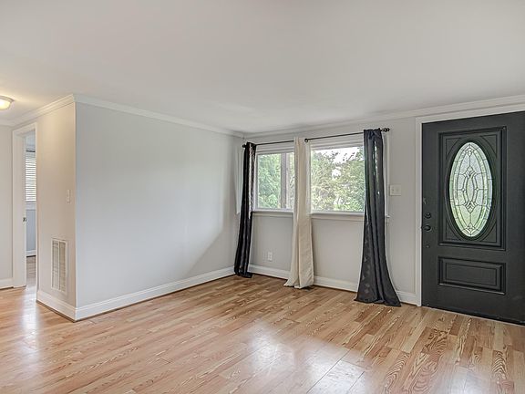 Dining Area/Entryway