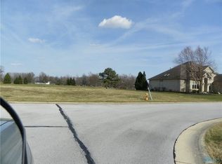 299 Greenbriar Cir, Fremont, OH 43420