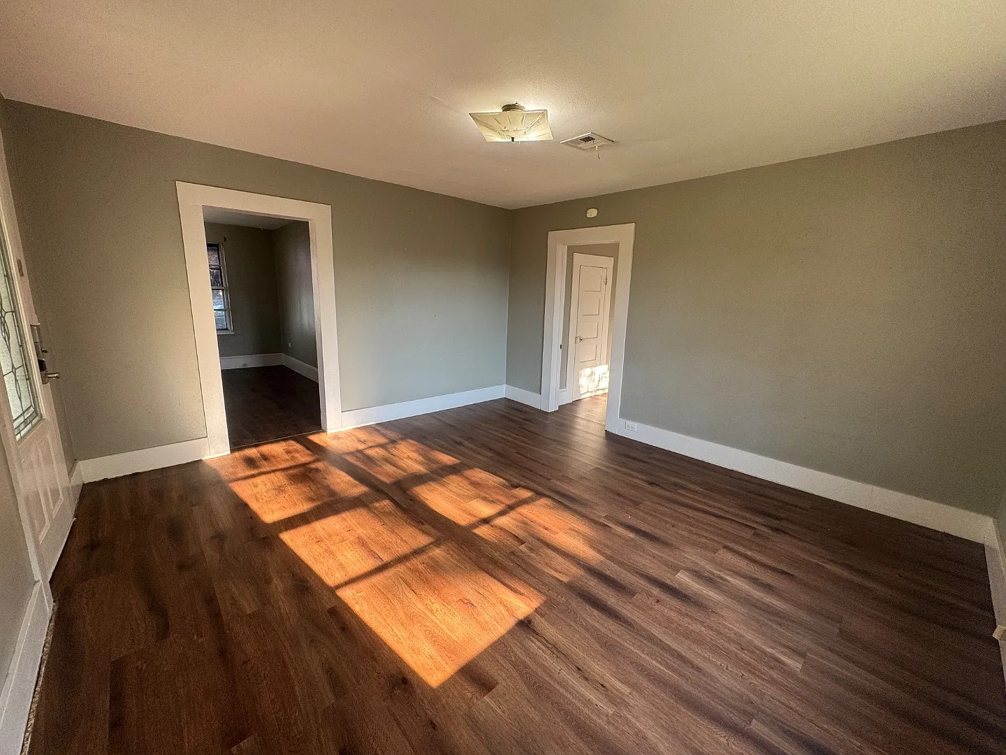 2347 Foster St — Photo 3