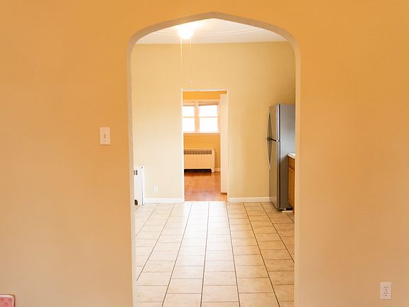 4th image of 32 Terrace St #3