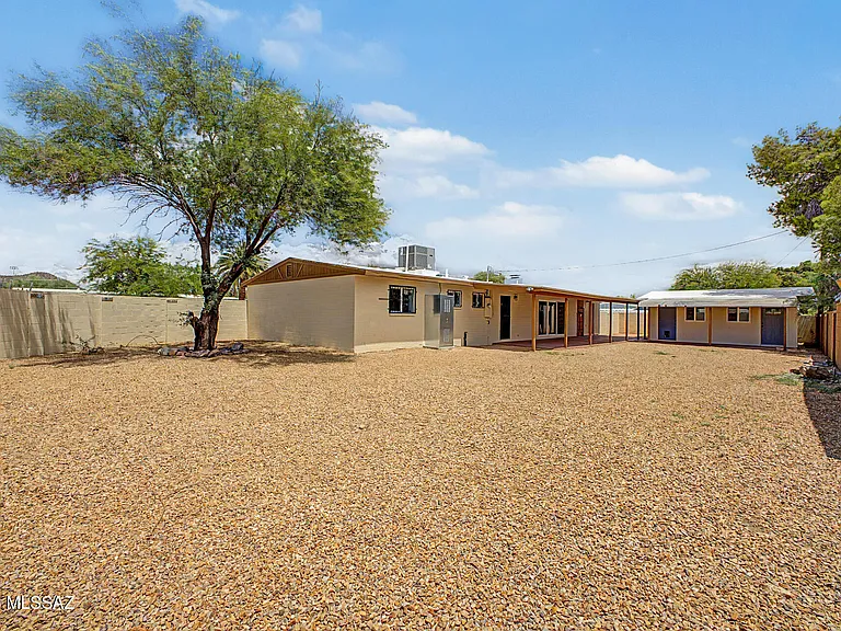 2625 W Oregon St — Photo 27