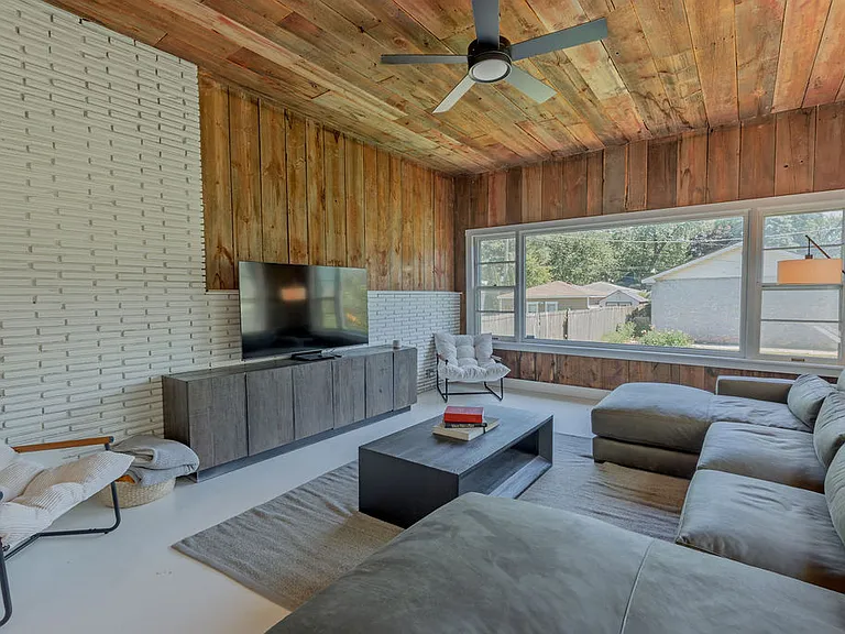 2227 N Nordica Ave — Photo 11