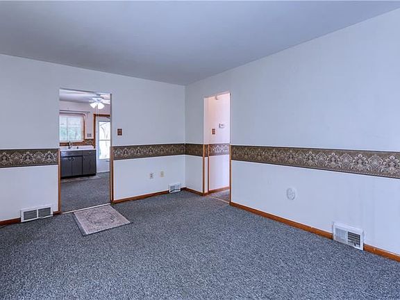 5th image of 124 Sawyer Dr