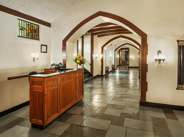 405 East 54th Street image 16 of 19