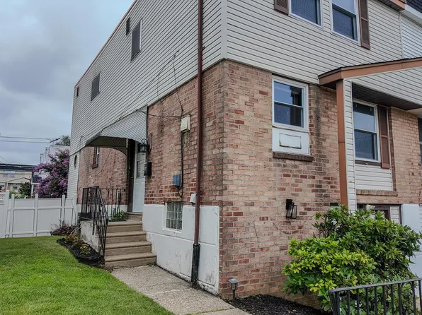 10907 Templeton Dr, Philadelphia, PA 19154