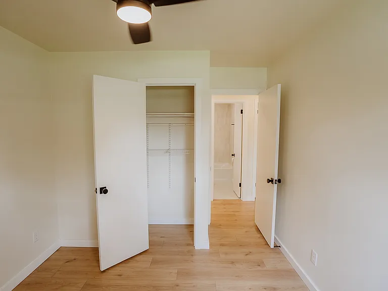 112 Park Ln — Photo 14
