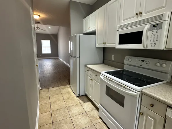 459 Moss Creek Ln, Brunswick, GA 31520