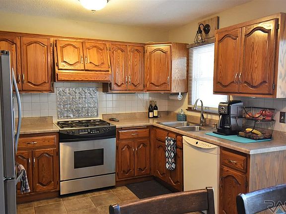 5th image of 5704 W 43rd St