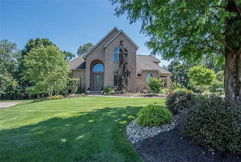 111 Asbury Ct photo 1