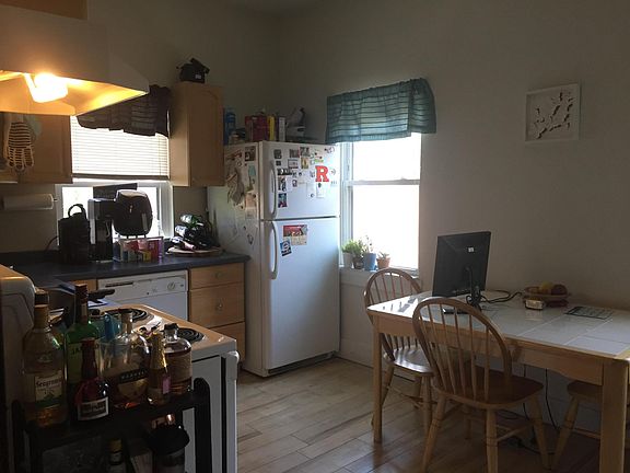 4th image of 2400 Lombard St