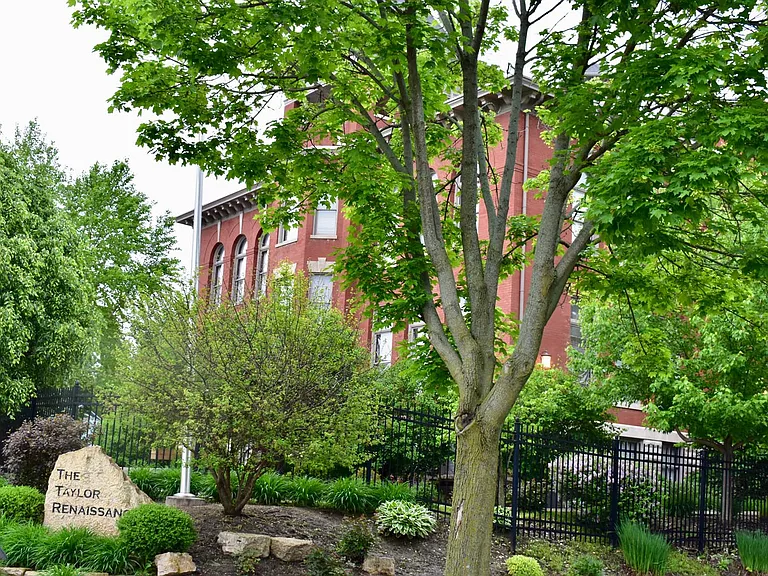 Taylor Heights — Photo 8