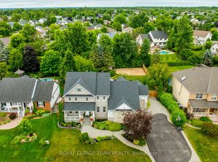 10 Beechgrove Gdns, Ottawa, ON K2S1W5