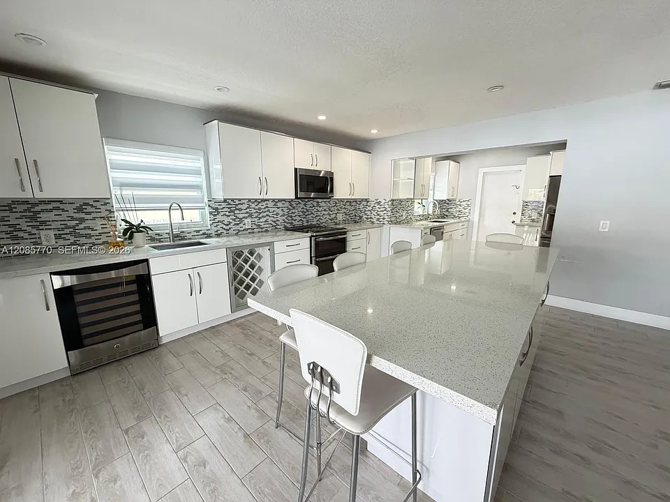 630 SW 46th Ave