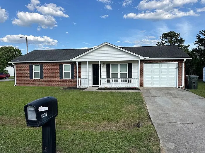 1301 Linwood Dr — Photo 2