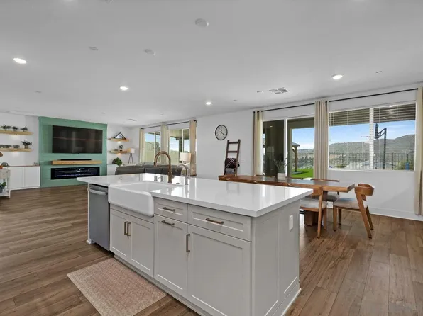 712 Meadowood St, Fallbrook, CA 92028