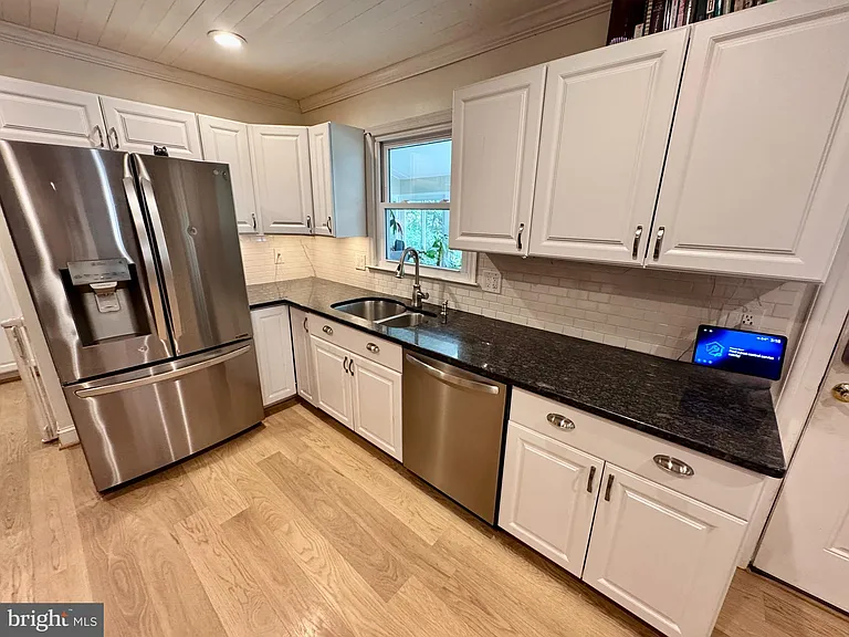122 Columbus Cv — Photo 12