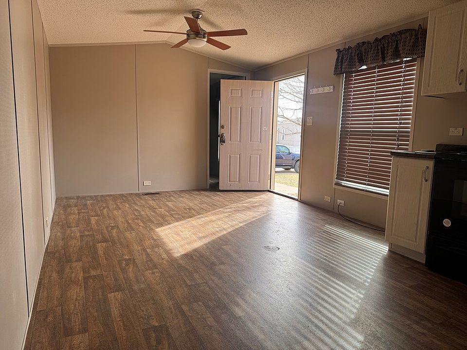 2nd image of 7100 Airline Dr #558