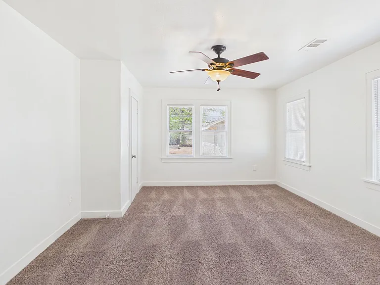 701 Sunset Ter — Photo 16
