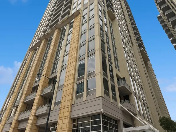 700 N Larrabee St APT 1215, Chicago, IL 60654