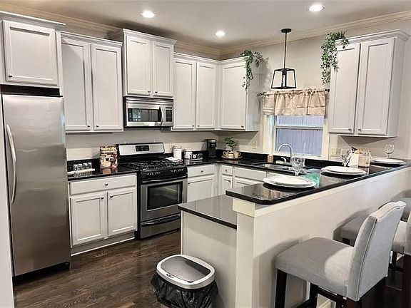 3rd image of 1398 Heights Park Dr SE