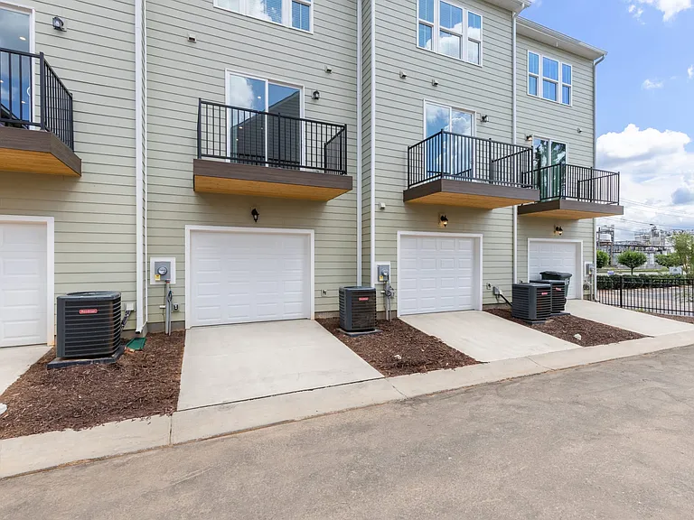 3313 Bircham Dr — Photo 21