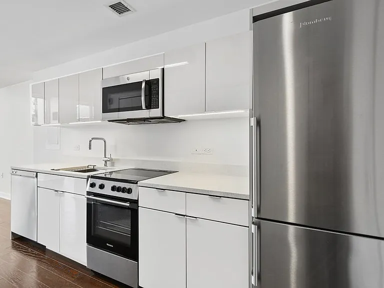 400 W 113th St #1613 — Photo 8