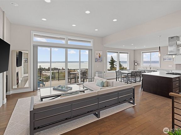 4th image of 5521 Frances Avenue NE