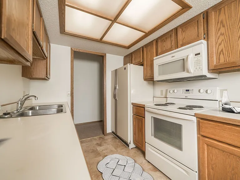 2809 W 33rd St — Photo 3