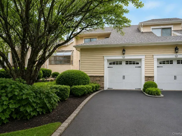 53 Villas Circle, Melville, NY 11747