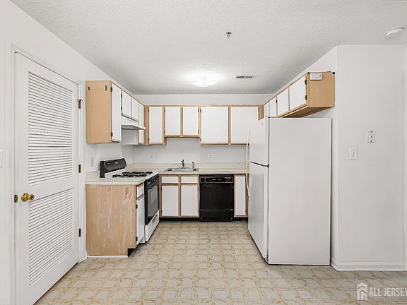 5th image of 107 Prestwick Way