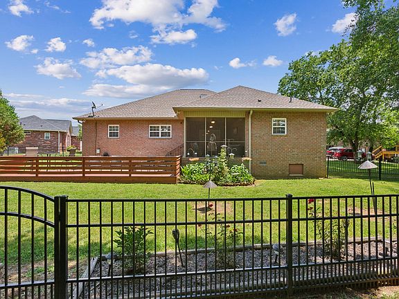 3rd image of 668 Lilycrest Dr